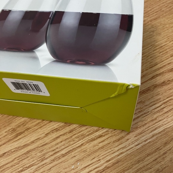 SOLD - Set of 4 New and Unused Plastic Stemless Wine Glasses - Picture 5 of 9